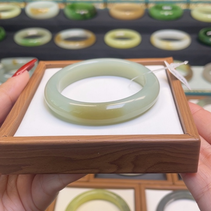 和田玉手镯未镶嵌53