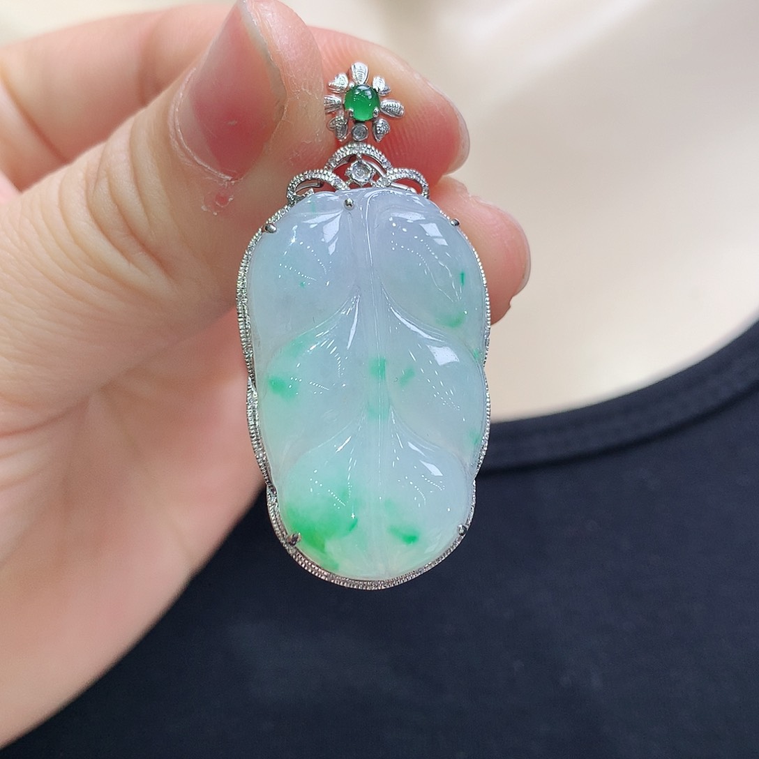 翡翠颈饰18K金镶嵌叶子