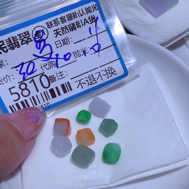 翡翠颈饰未镶嵌曼**儿