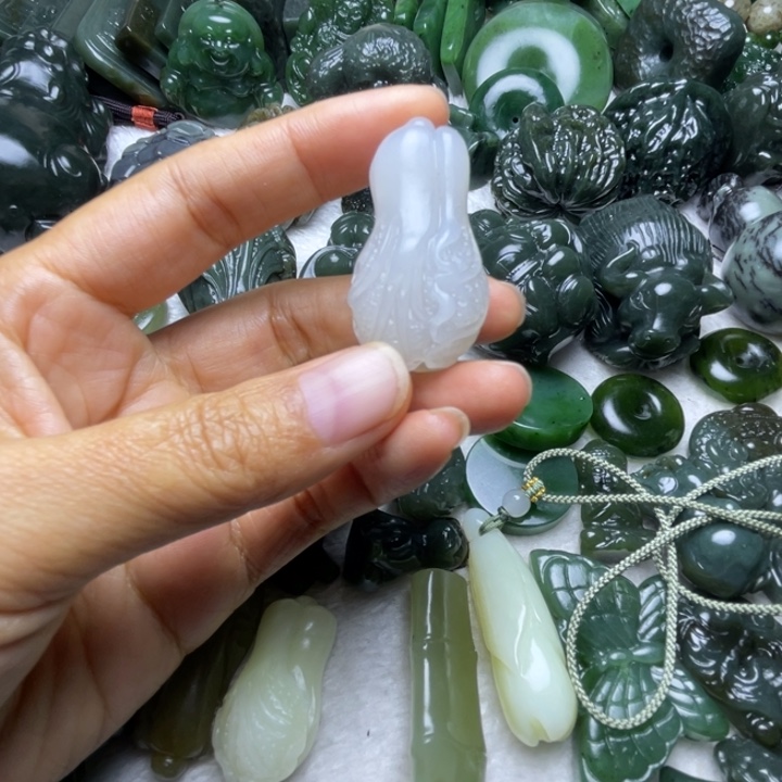 发***艺和田玉未镶嵌颈饰