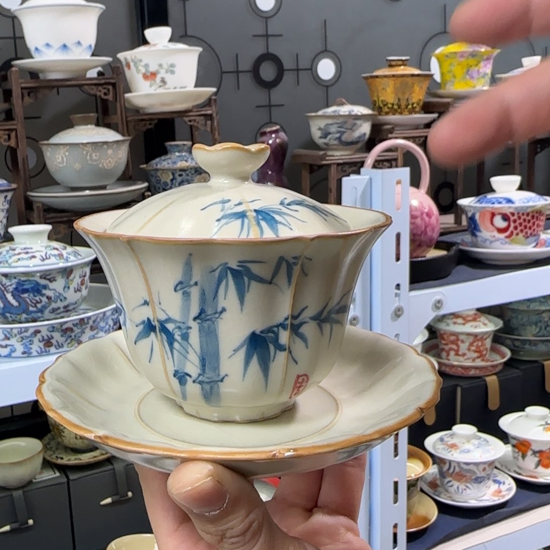 高温下的高温天气使人心情愉悦的