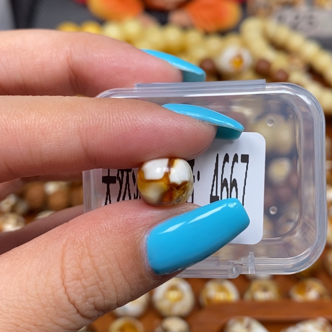 蜜蜡未镶嵌珠宝奇石4667