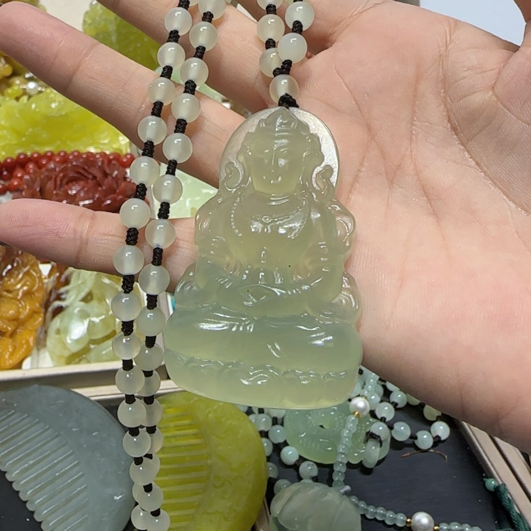 未镶嵌蛇纹石玉吊坠