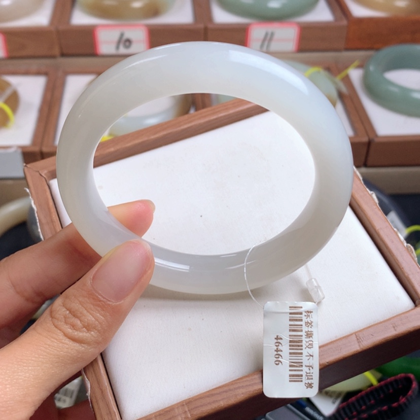 【闪购商品】和田玉手镯未镶嵌57.5