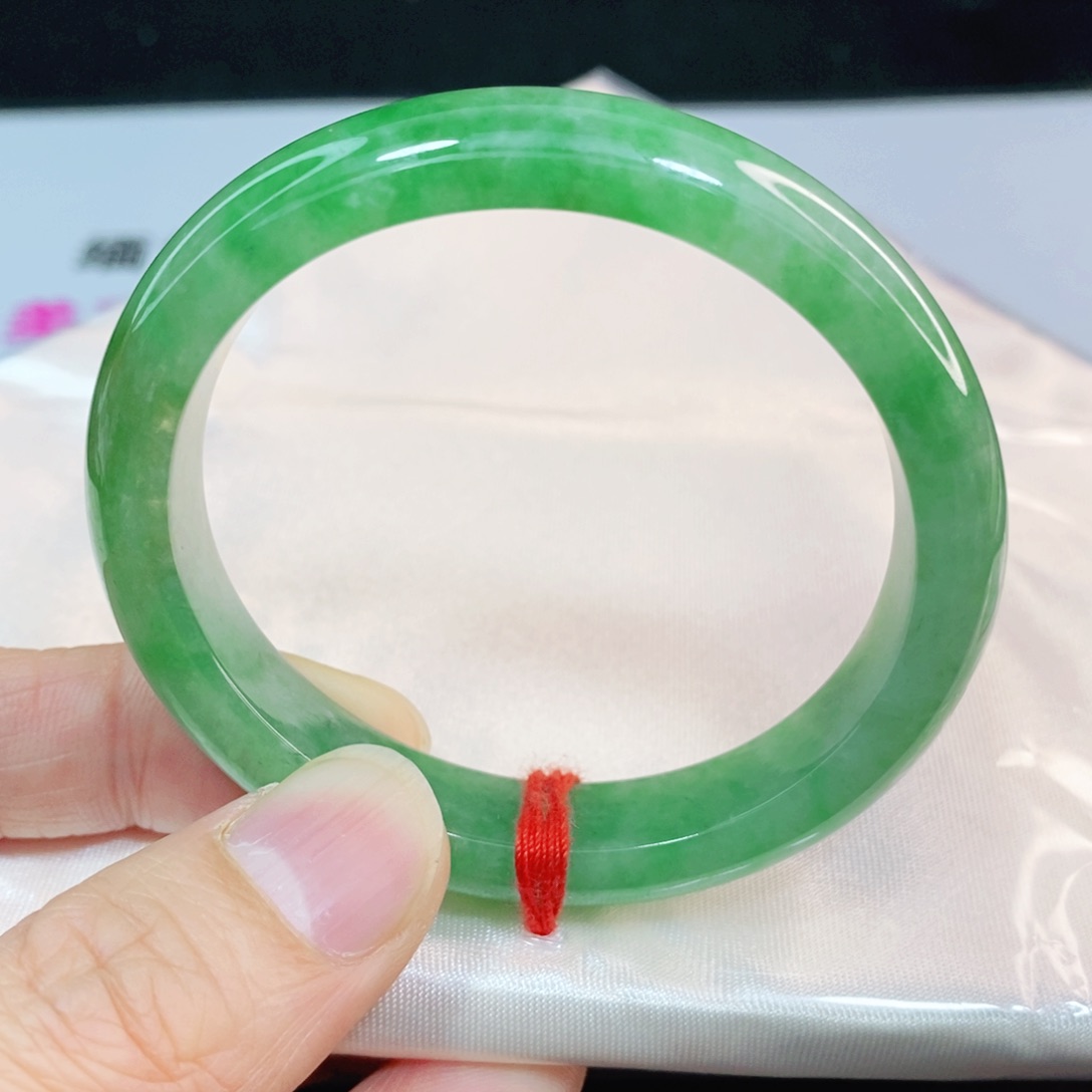 翡翠手镯未镶嵌53圈口贵妃