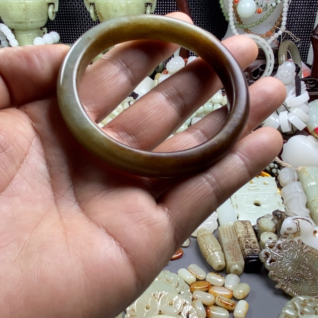 随***开和田玉（糖玉）未镶嵌颈饰