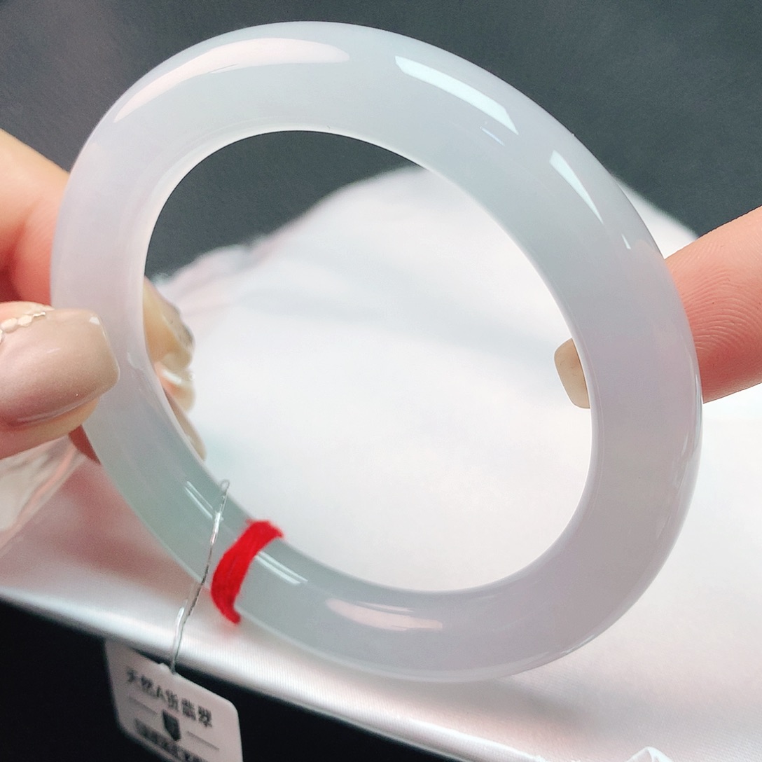 翡翠手镯未镶嵌56圈