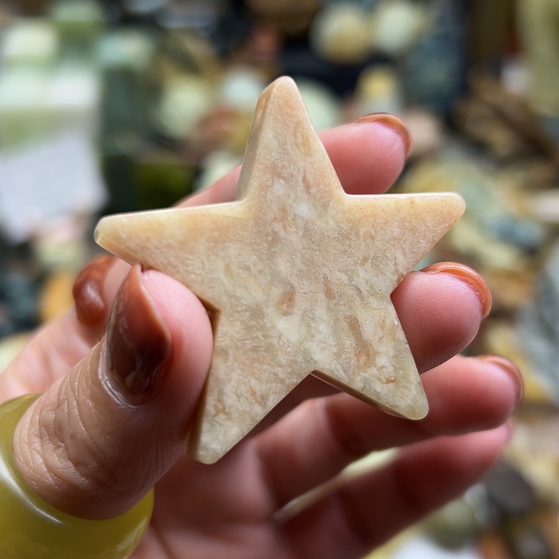 岫玉未镶嵌颈饰粉星星