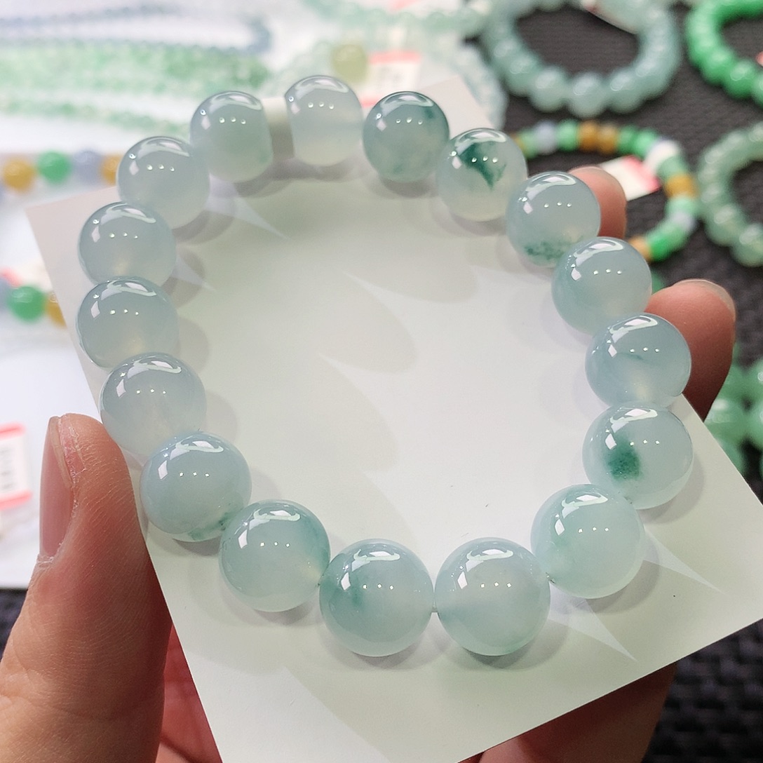 翡翠手链未镶嵌翡翠