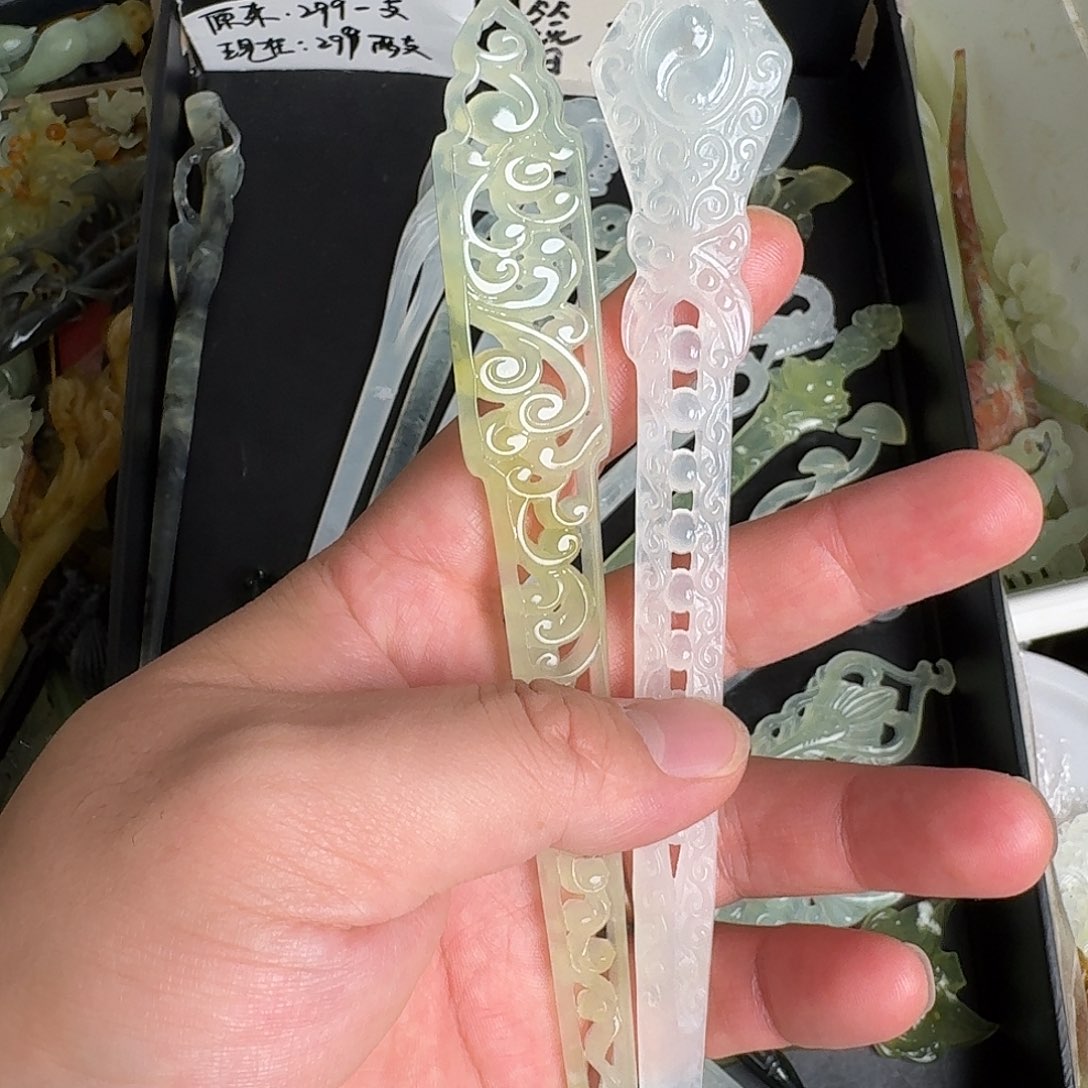 钟***卿蛇纹石玉未镶嵌发饰