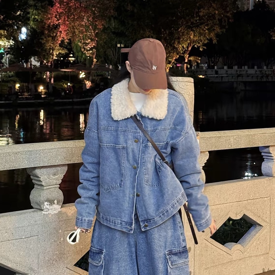 羔毛羽绒牛仔短外套新款韩版宽松牛仔羽绒服