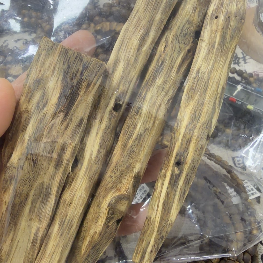 沉香碎屑沉香虫漏原料块料4根