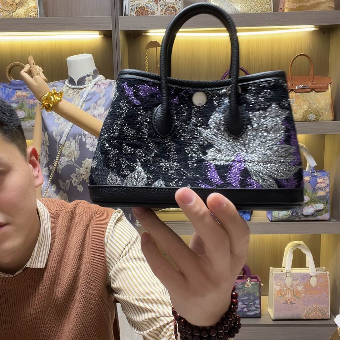 织绣月**羽新年好呀打个电话过来吧亲我的好宝我