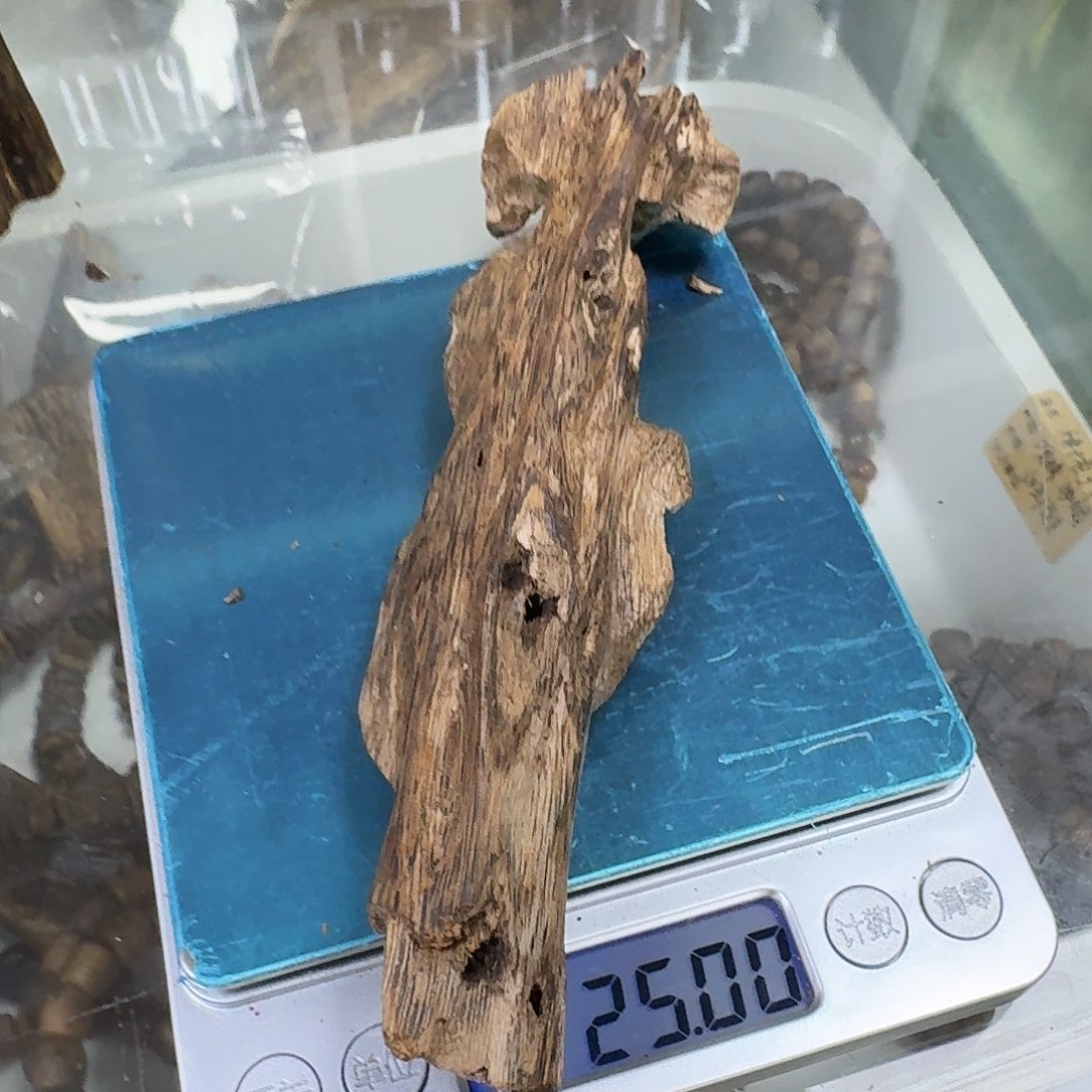 沉香碎屑沉香乌身原材料1 8克+多样性发一个