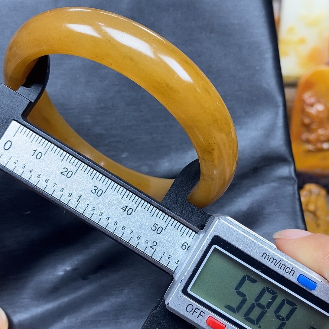 石英质玉（黄龙玉）颈饰未镶嵌