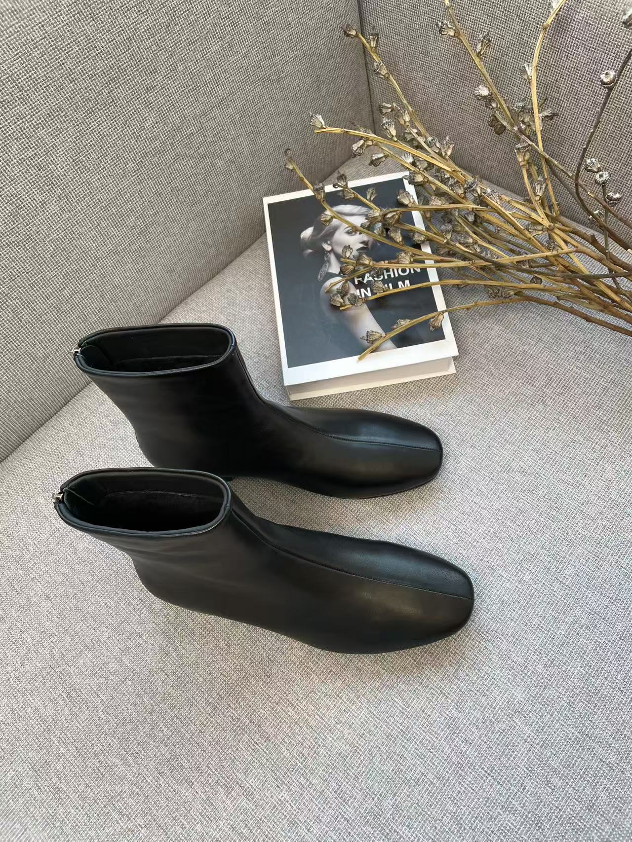 冬季【跟高2.5CM】时尚瘦瘦靴头层牛皮百搭气质软底软面中筒靴578