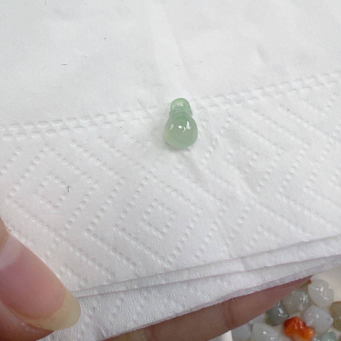 波***猫翡翠散珠小钱袋一个