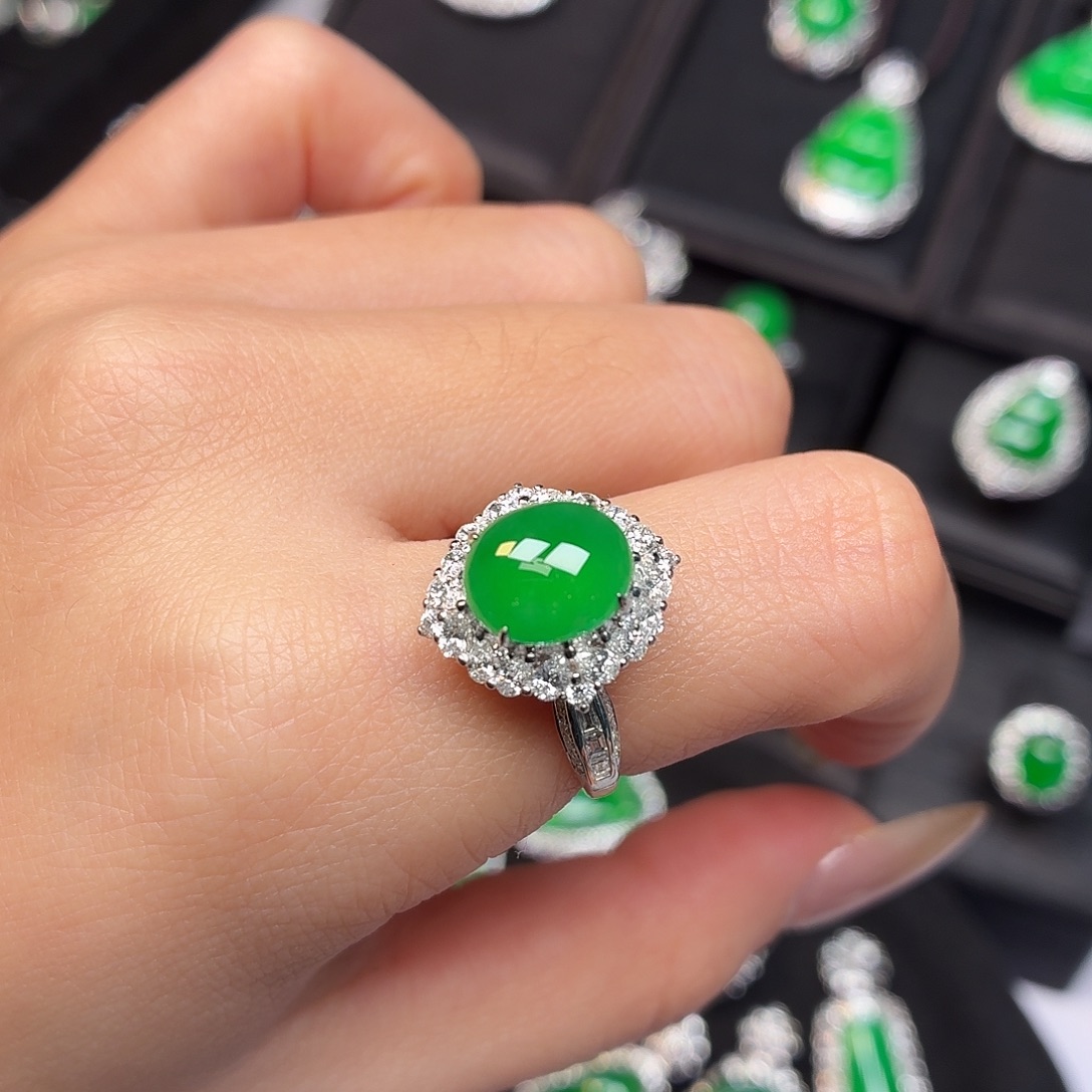 翡翠18K金镶嵌戒指017绿蛋戒指