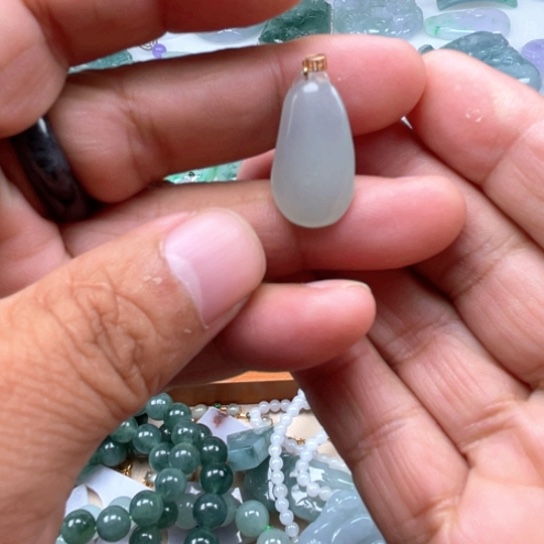 *****翡翠未镶嵌颈饰翡翠福瓜