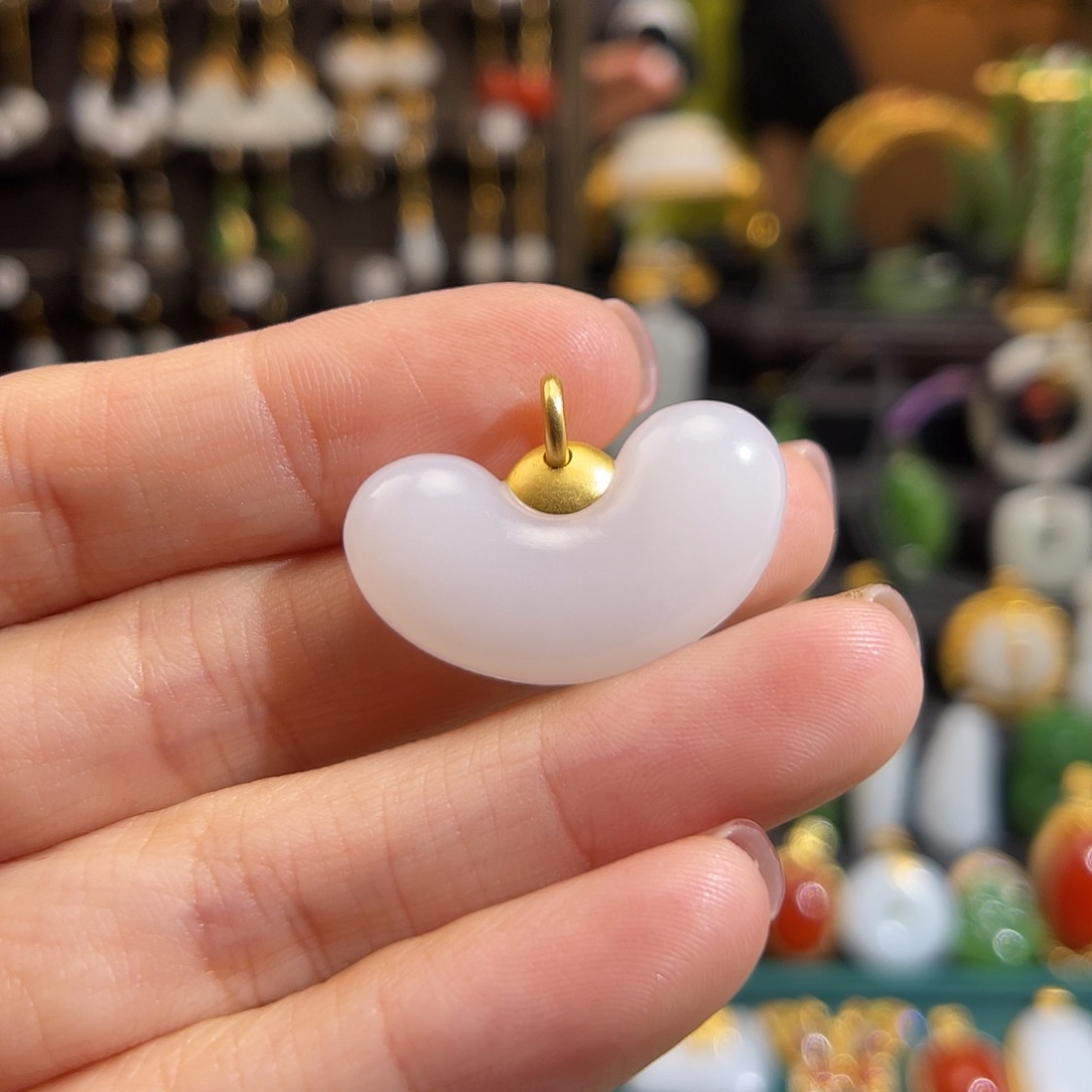 和田玉挂件18K金镶嵌