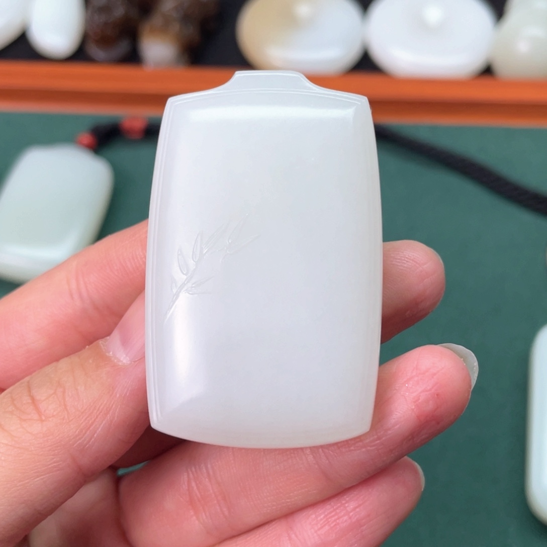 和田玉挂件18K金镶嵌一**爹