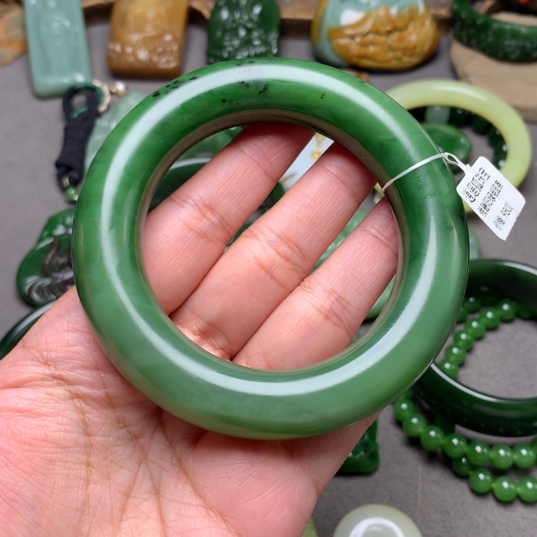 和田玉未镶嵌手镯