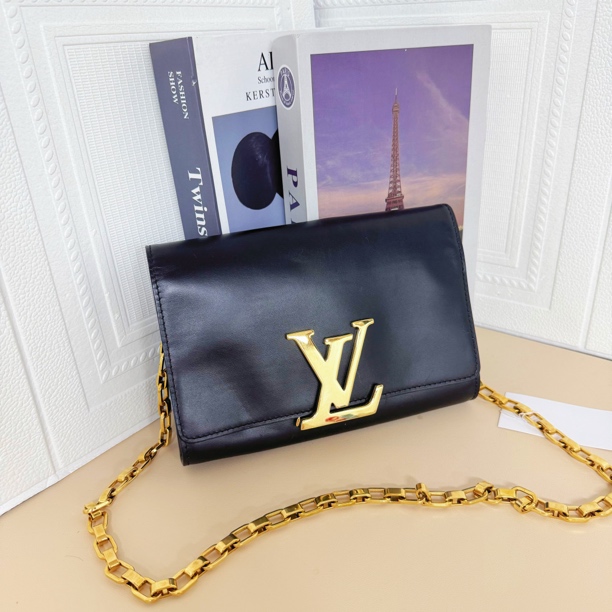 95新 LouisVuitton/路易威登 黑金链条信封链条斜挎包
