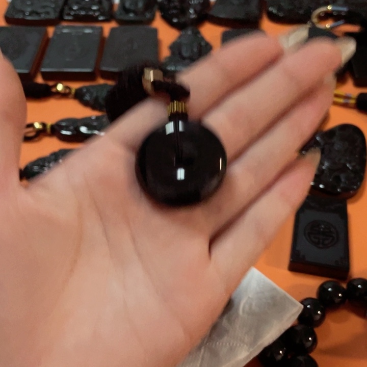 翡翠颈饰未镶嵌张**w