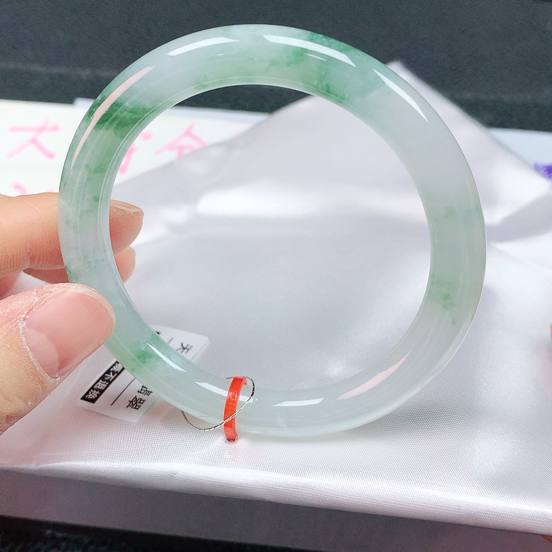 翡翠手镯未镶嵌53圈