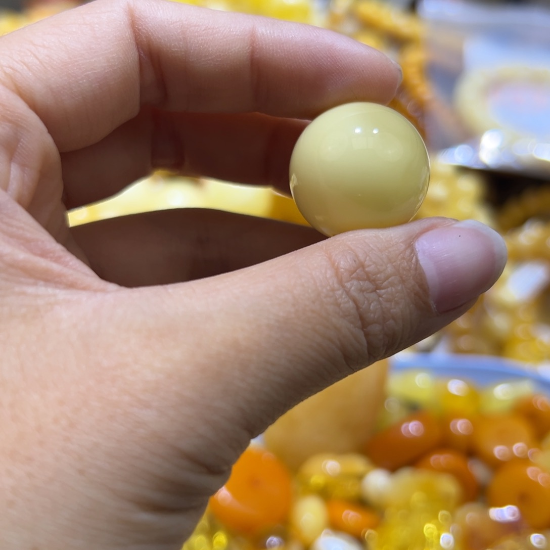 琥珀珠宝奇石未镶嵌