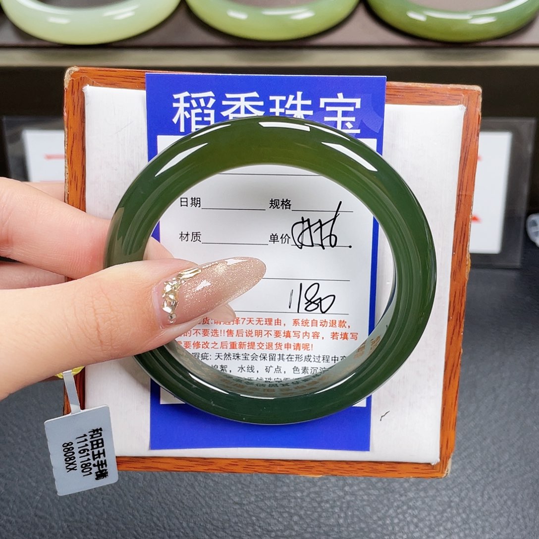 和田玉手镯未镶嵌