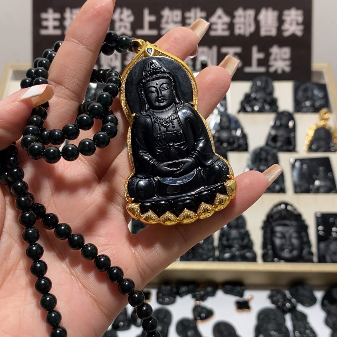 翡翠颈饰未镶嵌小**s翡翠