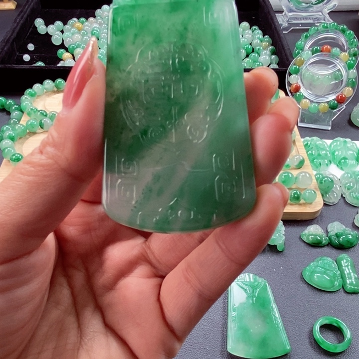 石英质玉吊坠(不含链)未镶嵌查**仁