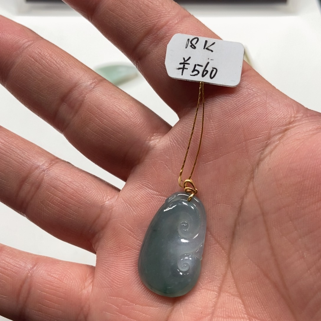 翡翠颈饰未镶嵌翡翠