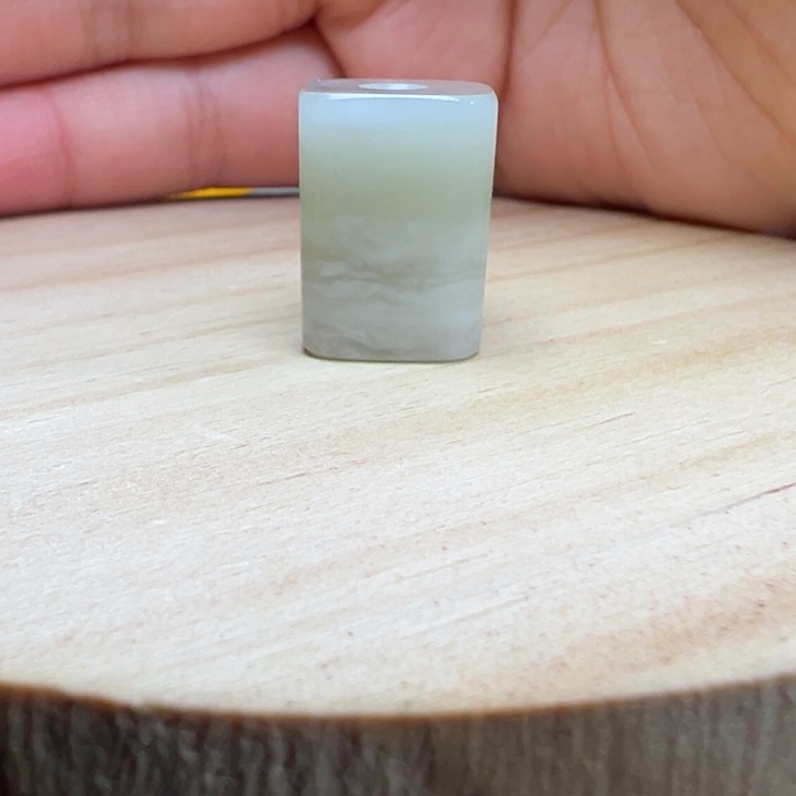 L****和田玉未镶嵌颈饰