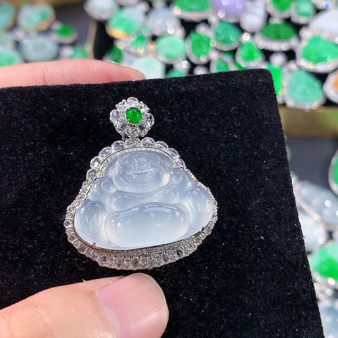 翡翠18K金镶嵌颈饰