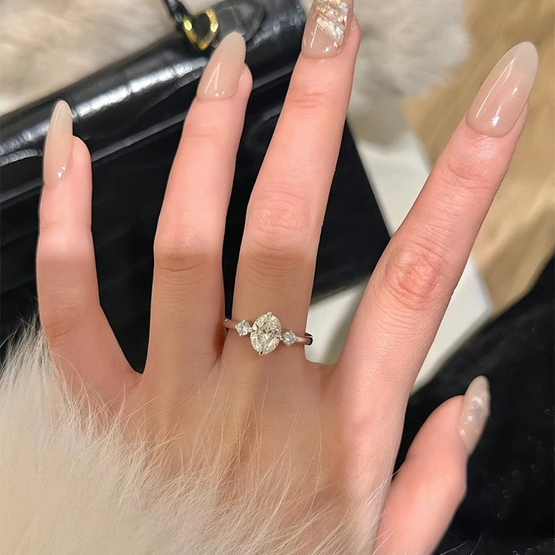 925银莫桑石戒指 女925银小众银戒莫桑戒指轻奢时尚银色精致款式