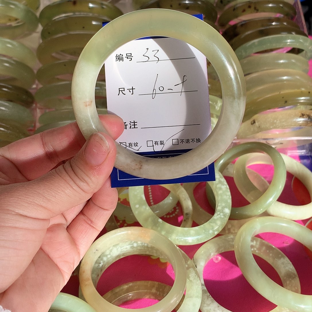 蛇纹石玉手镯未镶嵌