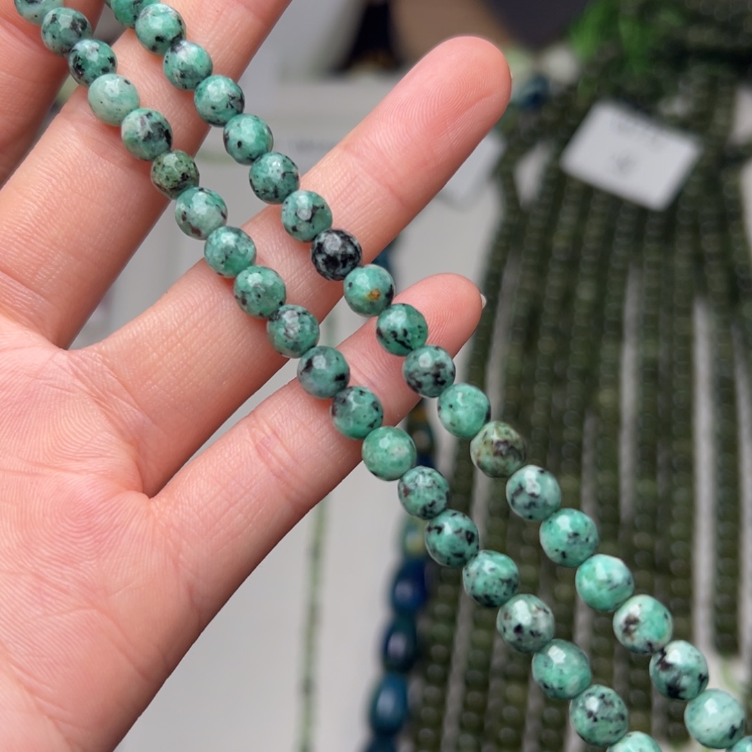 玛瑙/玉髓合金珠宝半成品W776。6.3mm绿点麻石自由行一条