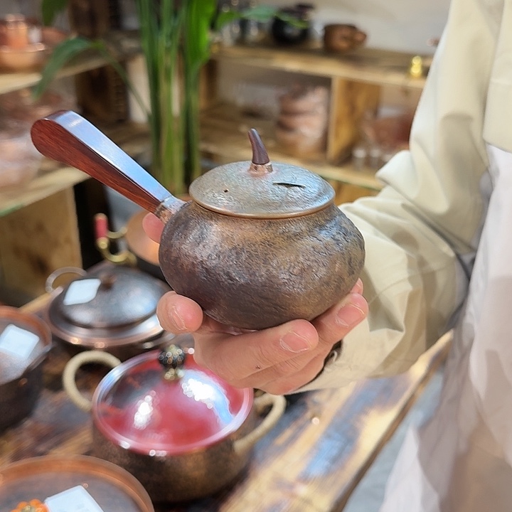 志***里紫铜手工制作摆件一个