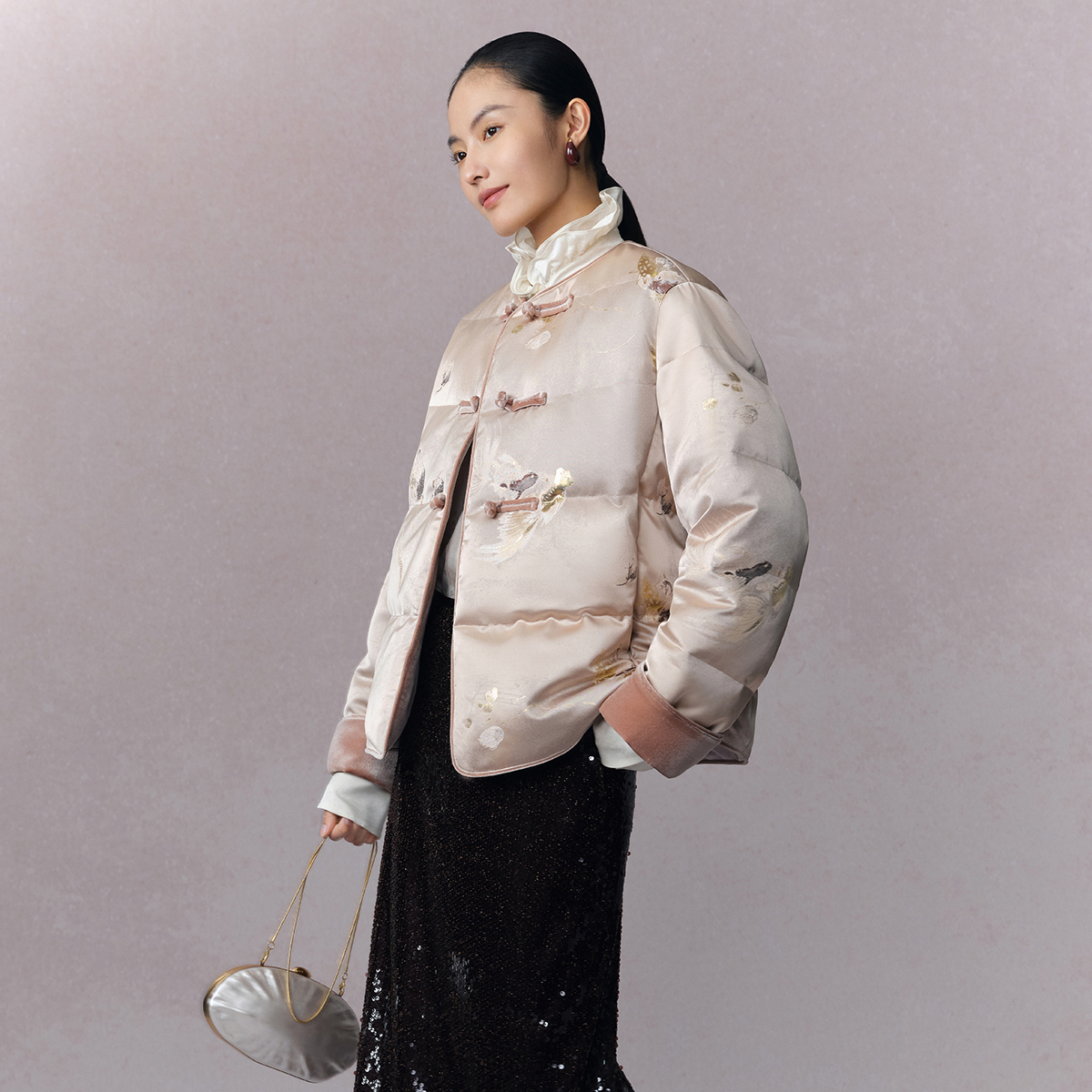 Naivee/纳薇【CC专属】25冬款鎏金游鱼圆领盘扣羽绒25A110628