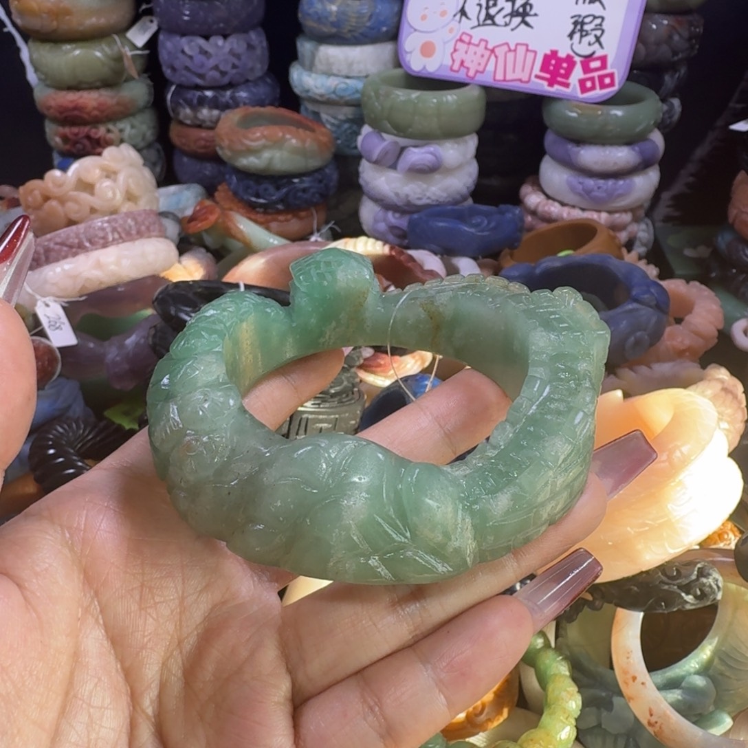 石英质玉（佘太翠）未镶嵌手镯18，59，微瑕不退换