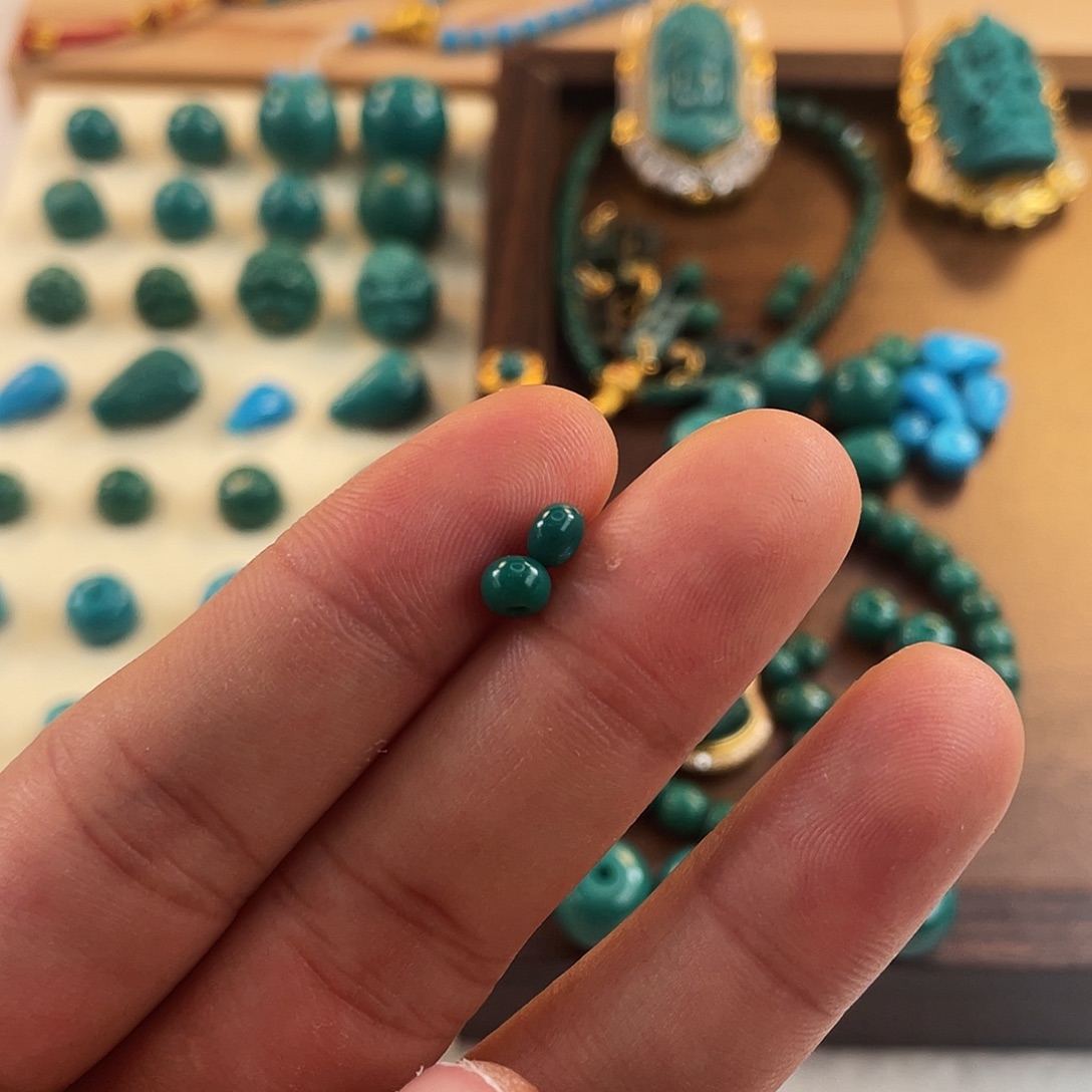 钱***墩绿松石未镶嵌挂件