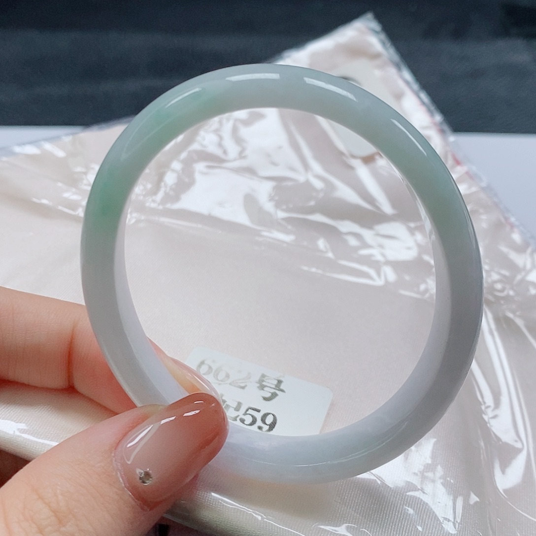 【闪购商品】未镶嵌手镯（贵妃镯）翡翠566号