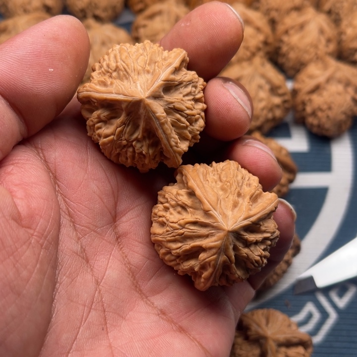 文玩核桃吊坠小*东三棱