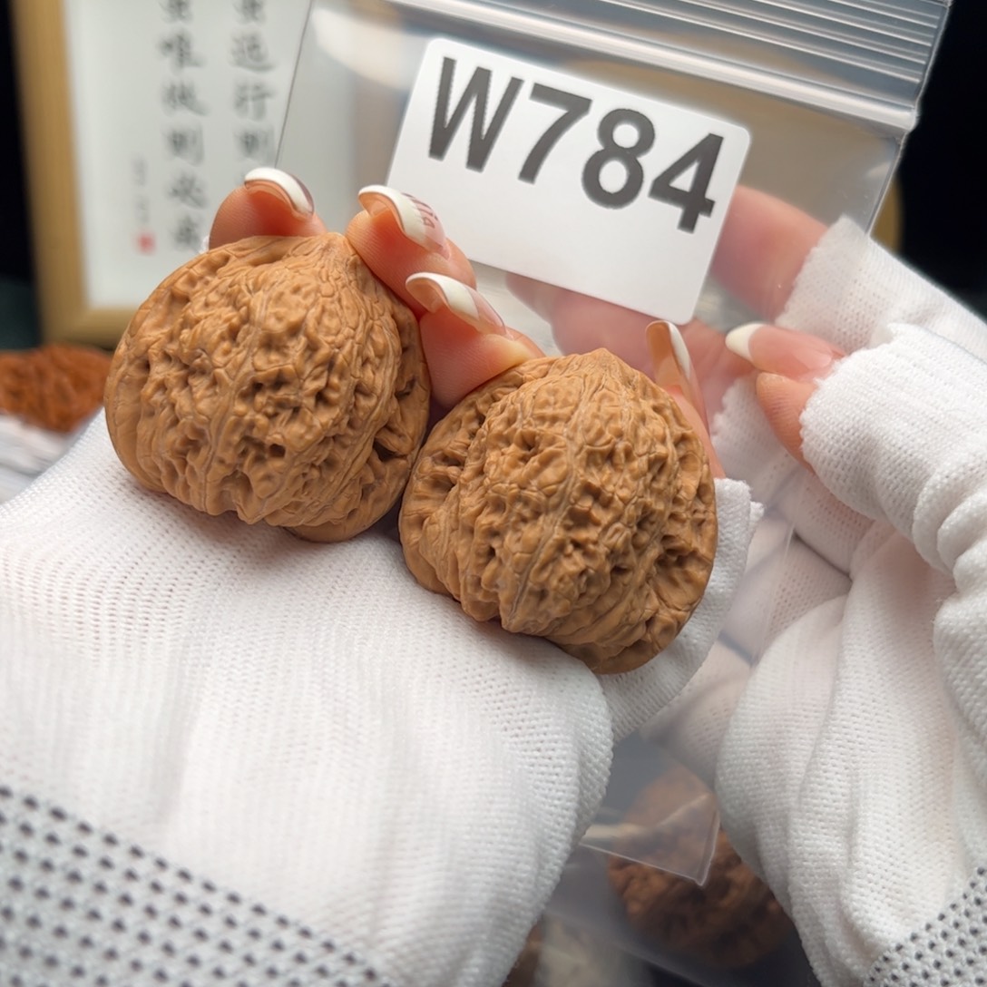 文玩核桃把件39绣球w 784