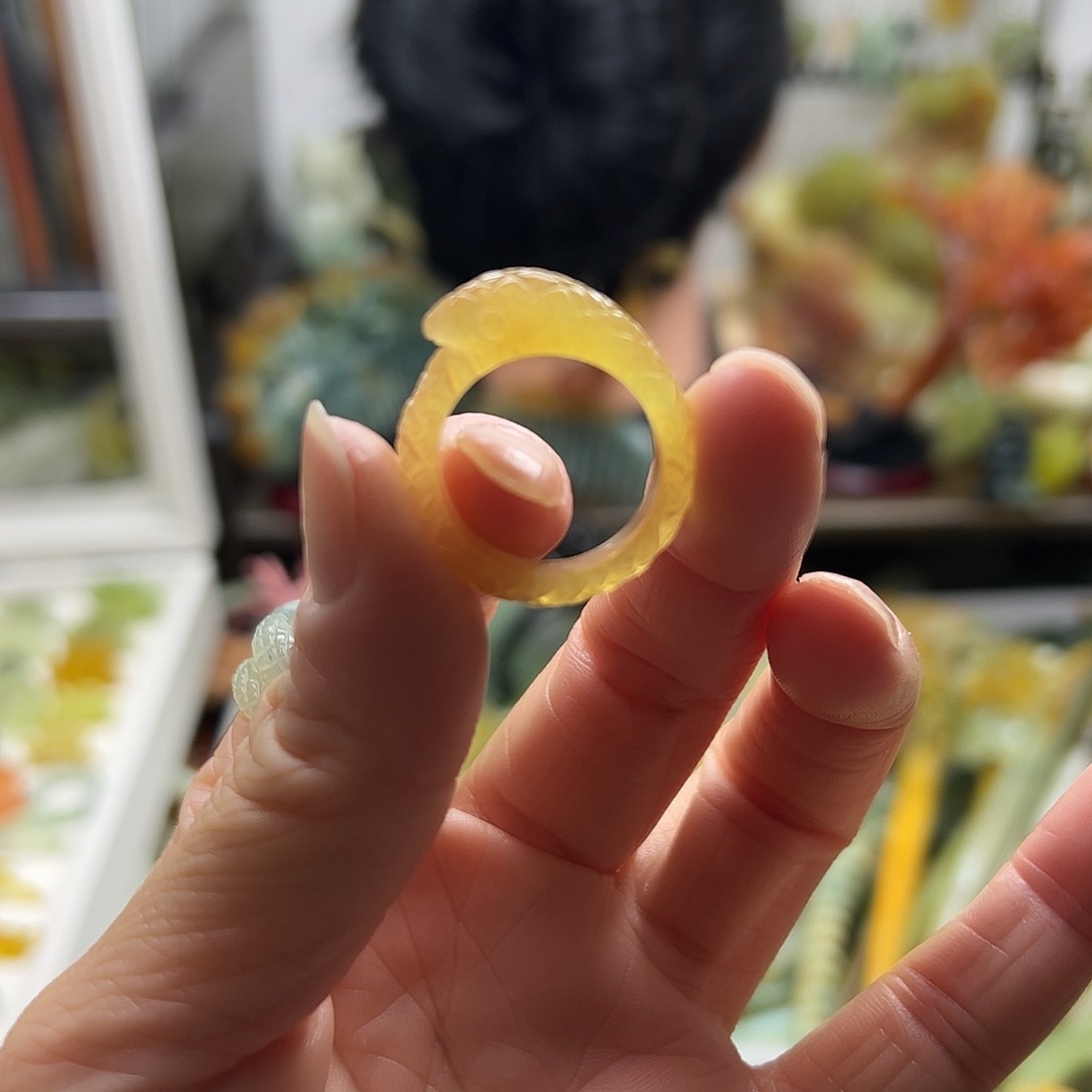 蛇纹石玉戒指合金