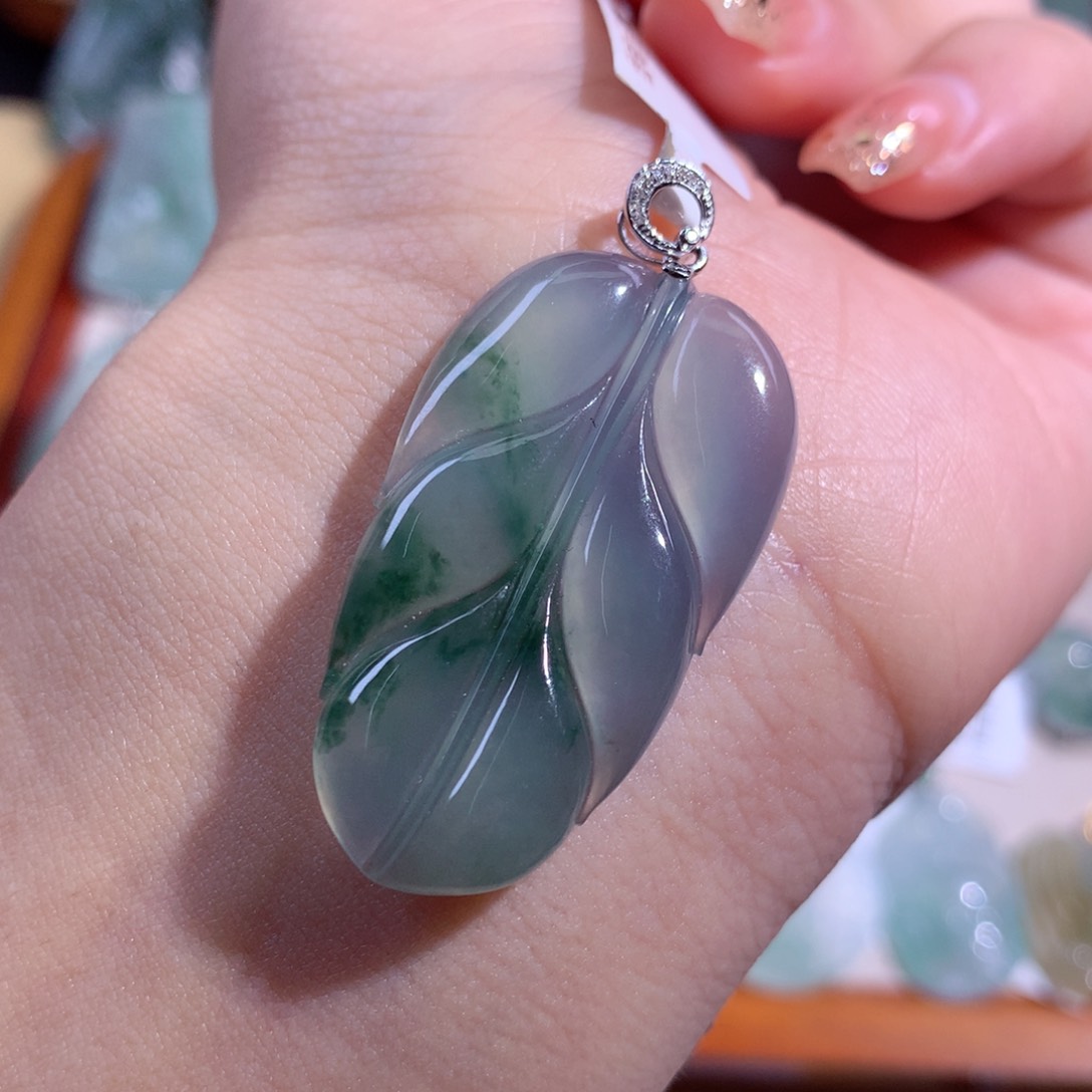 翡翠颈饰18K金镶嵌冰飘花叶子