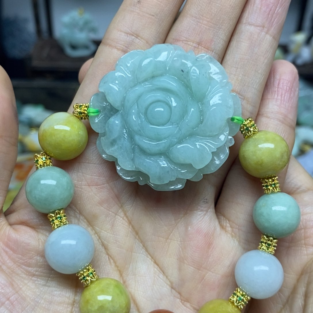 翡翠颈饰未镶嵌翡翠