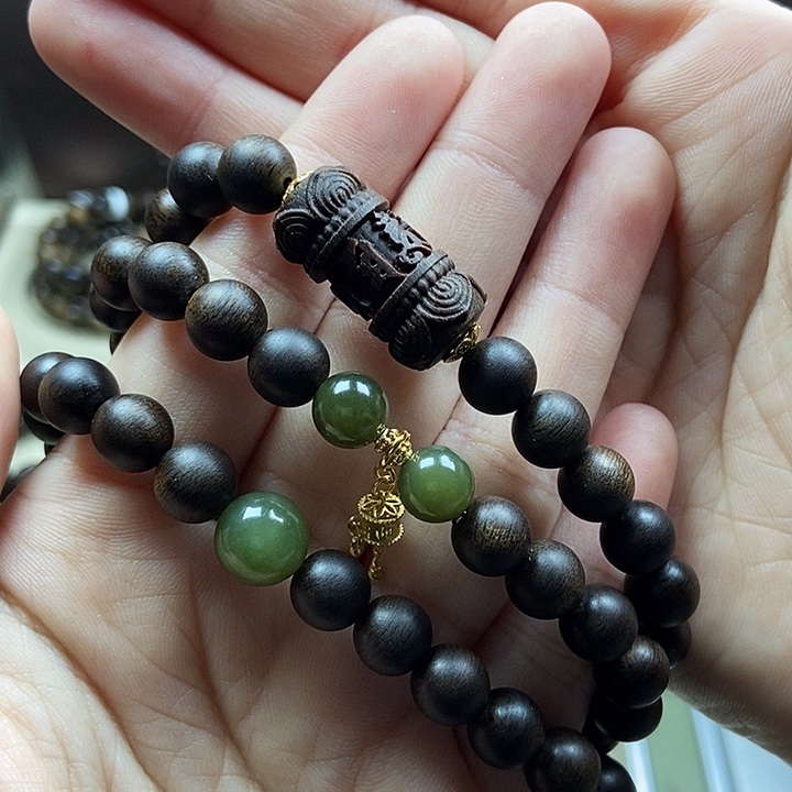 沉香手串小****?越南芽庄白奇楠沉水老料定制款0.8